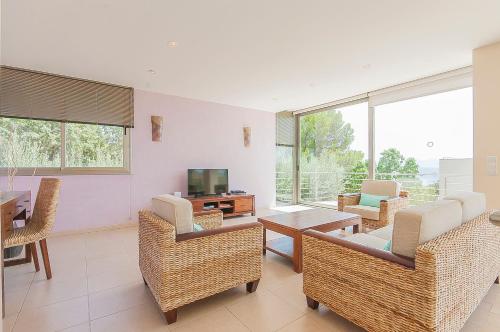 Beautiful Villa in Alcudia with a spectacular view of the sea and private pool - image 4