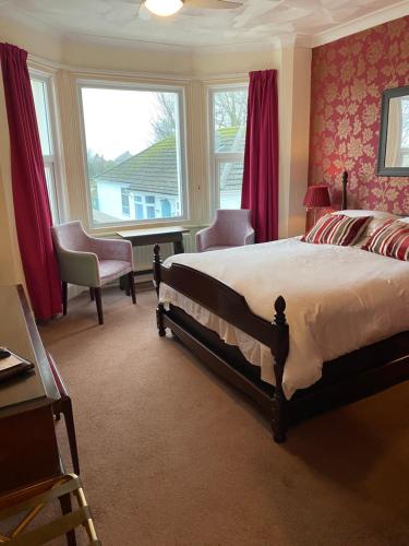 Standard King Room image 2