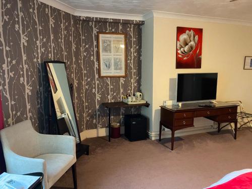 Superior King Room image 3
