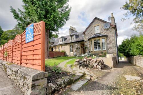 Stunning 5-Bed House in Inverness gîte à louer Best Western Lochardil House