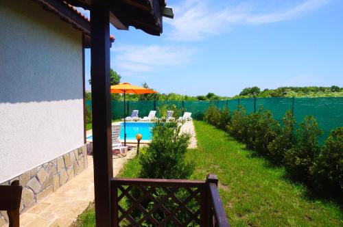 Erkély/terasz, Вила Едем - Villa Edem - Beach Bolata Area in Kavarna