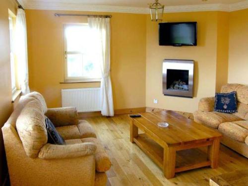 Scenic Estuary Way 3-Bed Home in Labasheeda in 섀넌 공항