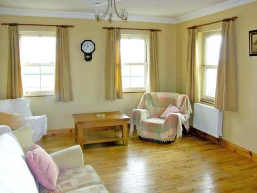 Scenic Estuary Way 3-Bed Home in Labasheeda in 섀넌 공항