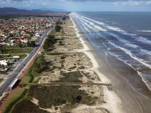 Casa Ilha Comprida, ponta da praia, balneario Jd. da Barra, somente de carro