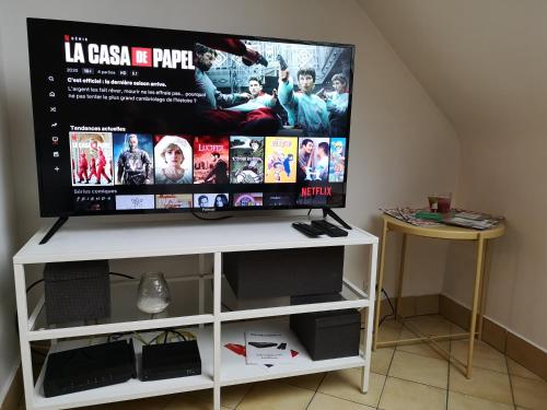 L2 - Green and cosy flat close Paris - WIFI & NETFLIX in เมอลัง