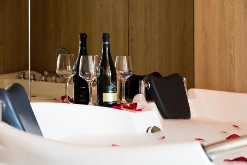 Apart Compliment - image 7