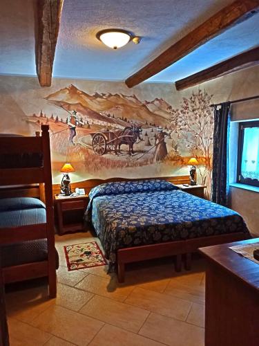 1 king bed, 1 bunk bed