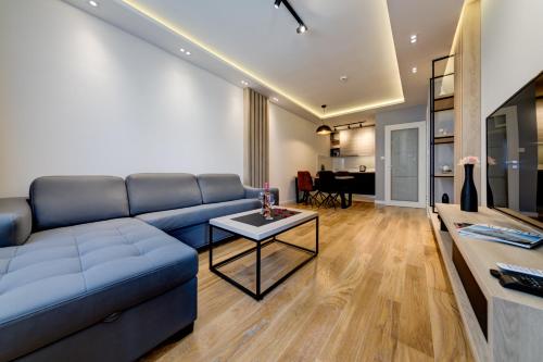 Apart Compliment - image 9