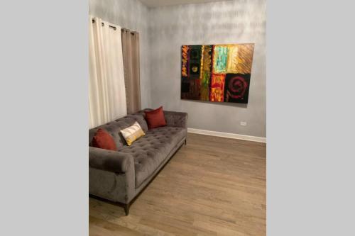Upscale & Cozy 2bd 1bt Apt Mins From Dwntwn Beach