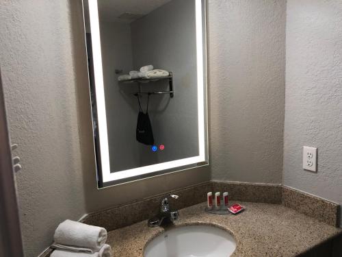 KINGS INN- Medical Downtown Midtown Memphis