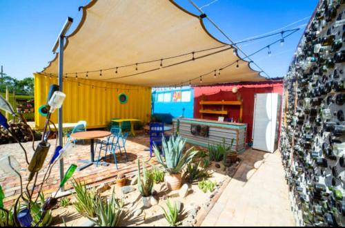 Yellow Submarine Container house by CGglamping