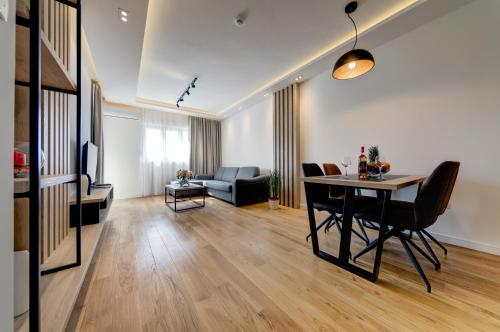 Apart Compliment - image 5