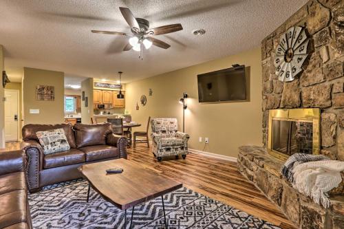 Pigeon Forge Condo with Balcony 5 Mi to Attractions in Pigeon Forge, USA