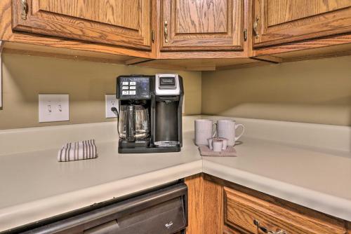Pigeon Forge Condo with Balcony 5 Mi to Attractions in Pigeon Forge, USA