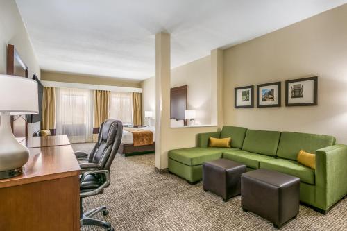 Aspire Hotel and Suites Aspire Hotel and Suites is conveniently located in the popular Greenmount area. Both business travelers and tourists can enjoy the hotels facilities and services. Service-minded staff will welcome an