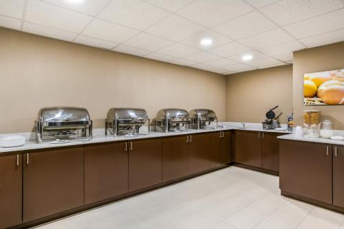 Aspire Hotel and Suites - image 5
