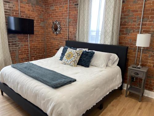 Brickhouse Loft - a boutique hotel in Martinsville, USA