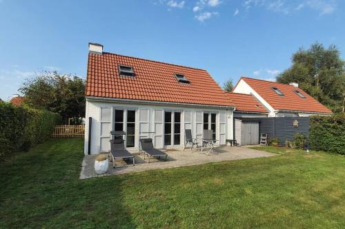 Maison au bord de lac in Ghyvelde