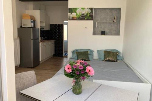 Magnifique Studio au 2ème étage, à proximité de la gare du midi!, Brusel