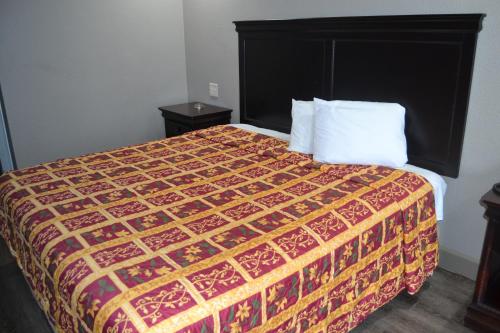Deluxe Inn Irving - image 6