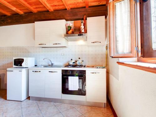 Reposeful Farmhouse in Bagni di Lucca with Private Terrace - image 5