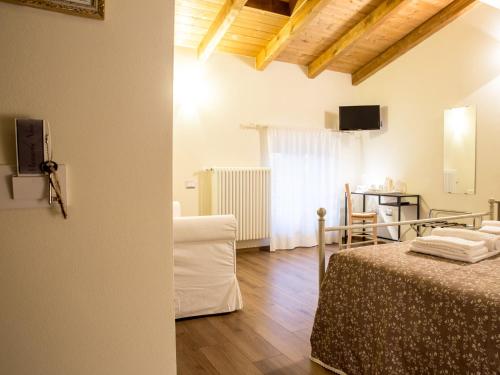 Deluxe Room (2 Adults + 1 Child)