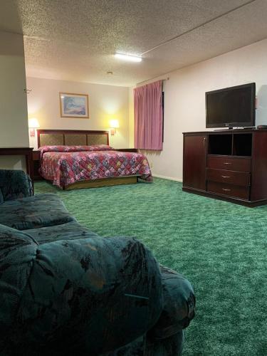 Travelers Inn - image 8
