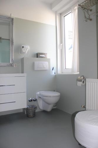 Superior Double Room image 10