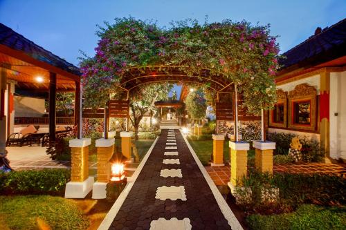 Bali Taman Lovina Resort & Spa Suites