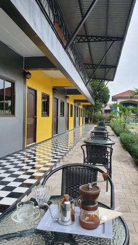 Intraplace Hotel
