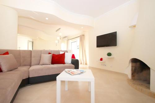 Villa Moorea - Moradia com piscina aquecível ginásio e BBQ - Galé Albufeira - image 3