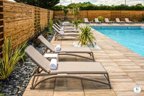 Swimming pool, L'Initial in Zone Industrielle de Thibaud