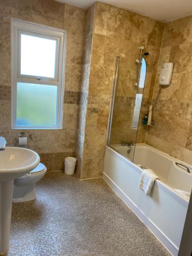The Kingswood Guest House - Adult Only - image 2
