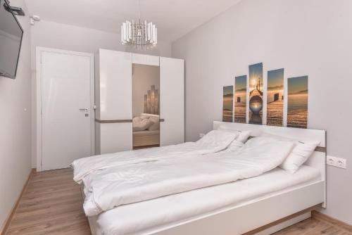 Stylish Residential Flat - with Parking & Balcony by Flat Mаnager, Sofia (Foto 8)