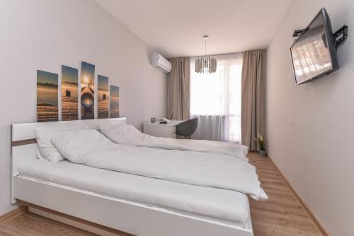 Stylish Residential Flat - with Parking & Balcony by Flat Mаnager, Sofia (Foto 10)