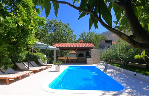  Amazing residence with NEW private pool,sauna,BBQ, Pension in Žrnovnica bei Bradarići