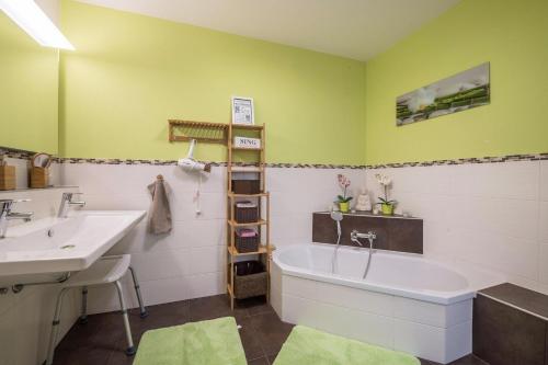 Ferienwohnung Lausbub 469m von Otterfing entfernt