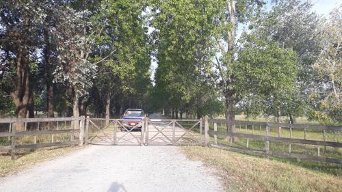 CABANA con PISCINA en las AFUERAS de la CIUDAD