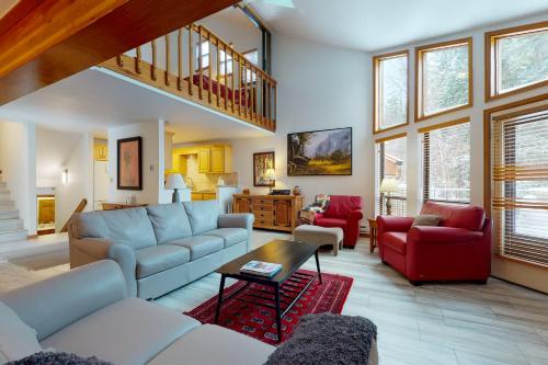 Spacious Creekside 3 Bedroom East Vail Townhome #D5 - image 5