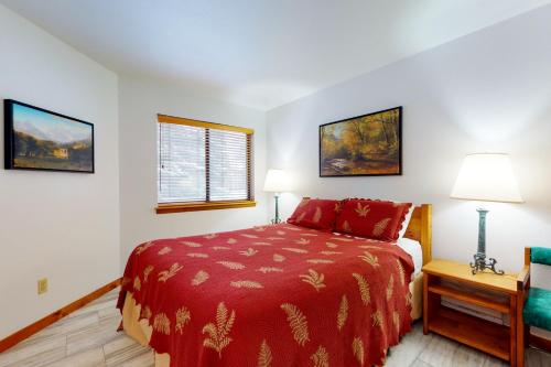 Spacious Creekside 3 Bedroom East Vail Townhome #D5 - image 8