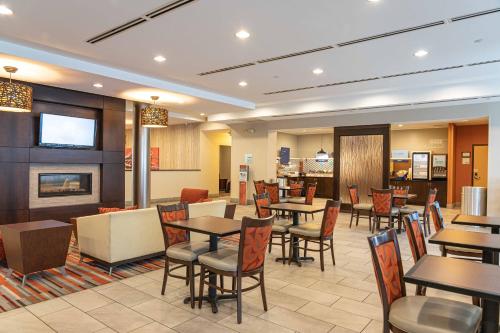 طعام و مشروبات, Holiday Inn Express & Suites Columbus-Easton Area By IHG in Strawberry Farms
