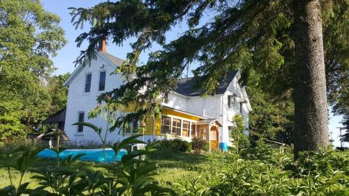 Glenelg 'Castle' Wellness Retreat B&B