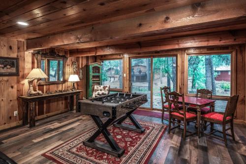 Upper Canyon River Dream: Hot Tub; Modern Coziness thumb 4