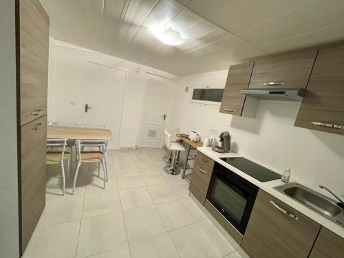 . Appartement dans maison à Corbelin proche Walibi