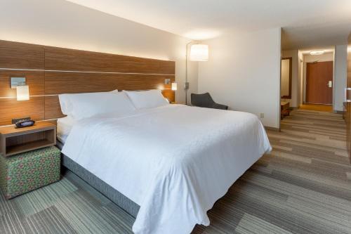 Holiday Inn Express Hotel & Suites Burlington, an IHG Hotel