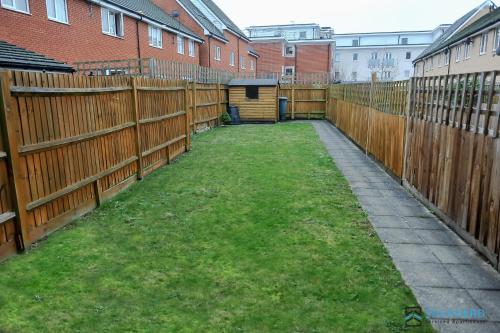 Reading Contractors Digs 2 by Shepherd Serviced Apartments