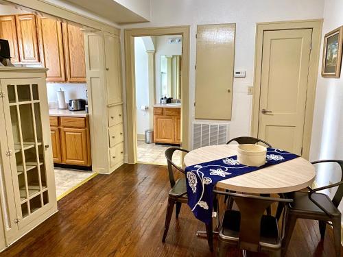 Bright OKC Midtown Studio-Coolest neighborhood near Harn Homestead