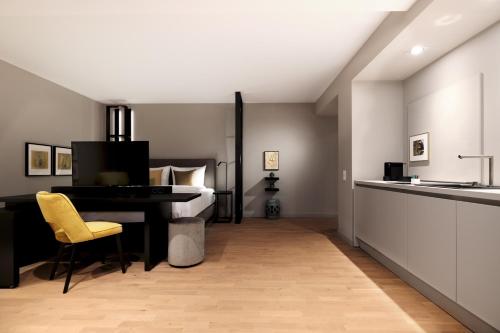 room detail thumbnail 1