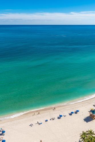 Ocean View Marenas Beach Resort 24th floor by AmmosFL