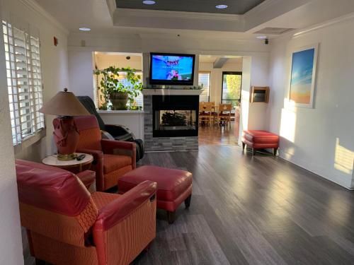 Lobby, Extend-a-Suites Tempe in Tempe South
